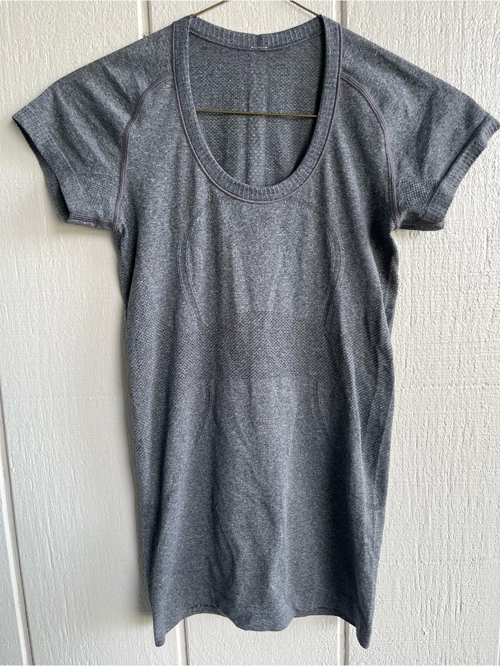 Lululemon Swiftly Tech Short Sleeve Crew in Gray Size 4